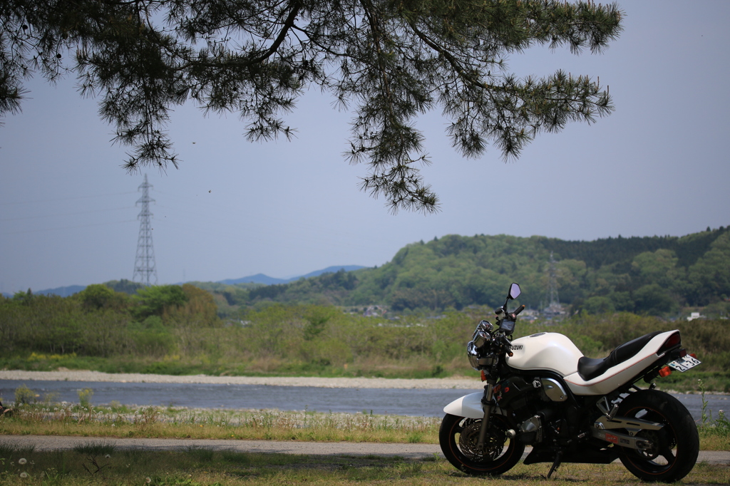 那珂川のほとりで