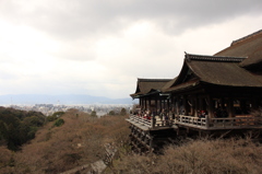 曇天の舞台