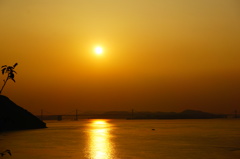 瀬戸大橋と夕陽