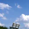 白いベンチ