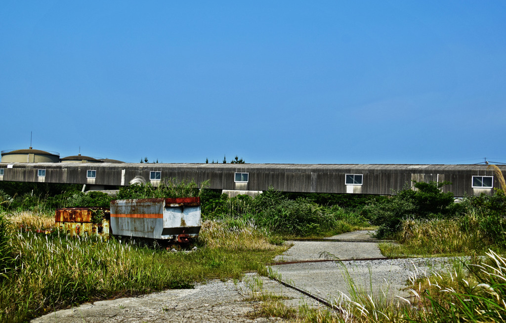 池島の風景⑧　「廃棄トロッコ」