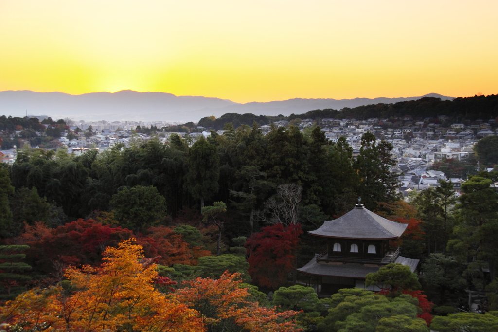 落陽の銀閣寺