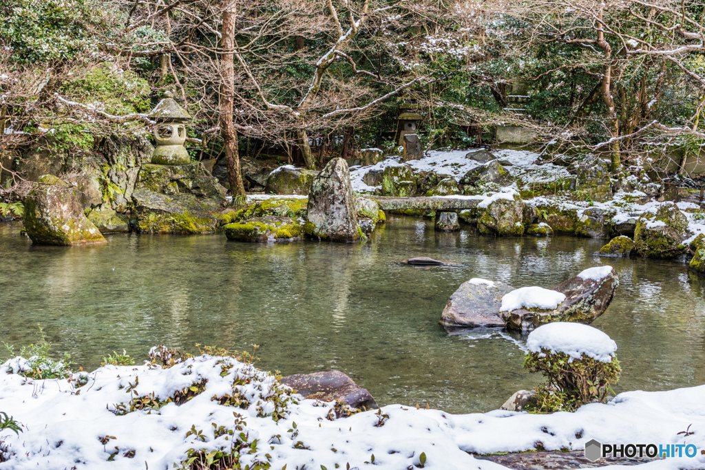 雪の蓮華寺庭園