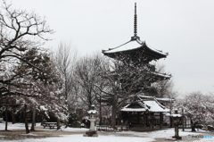 積雪の三重塔