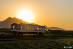 夕日に輝く鉄道