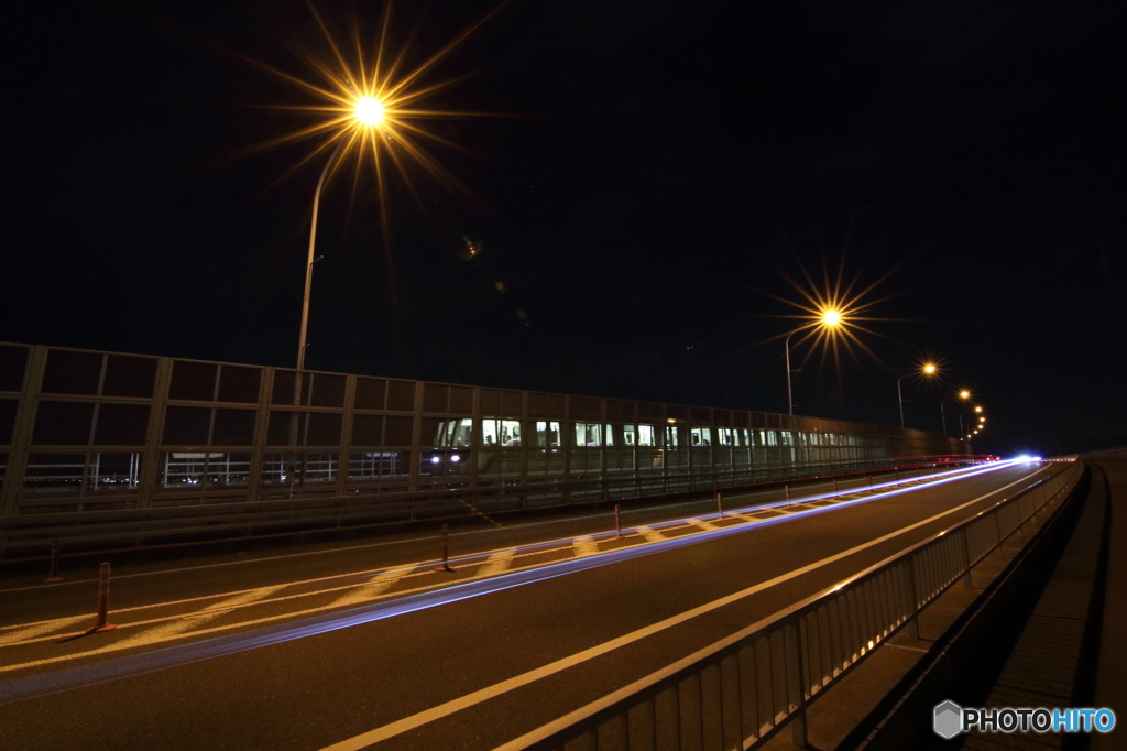 夜の神戸空港大橋