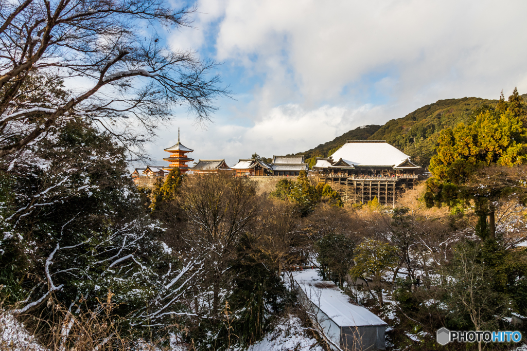 残雪の清水伽藍