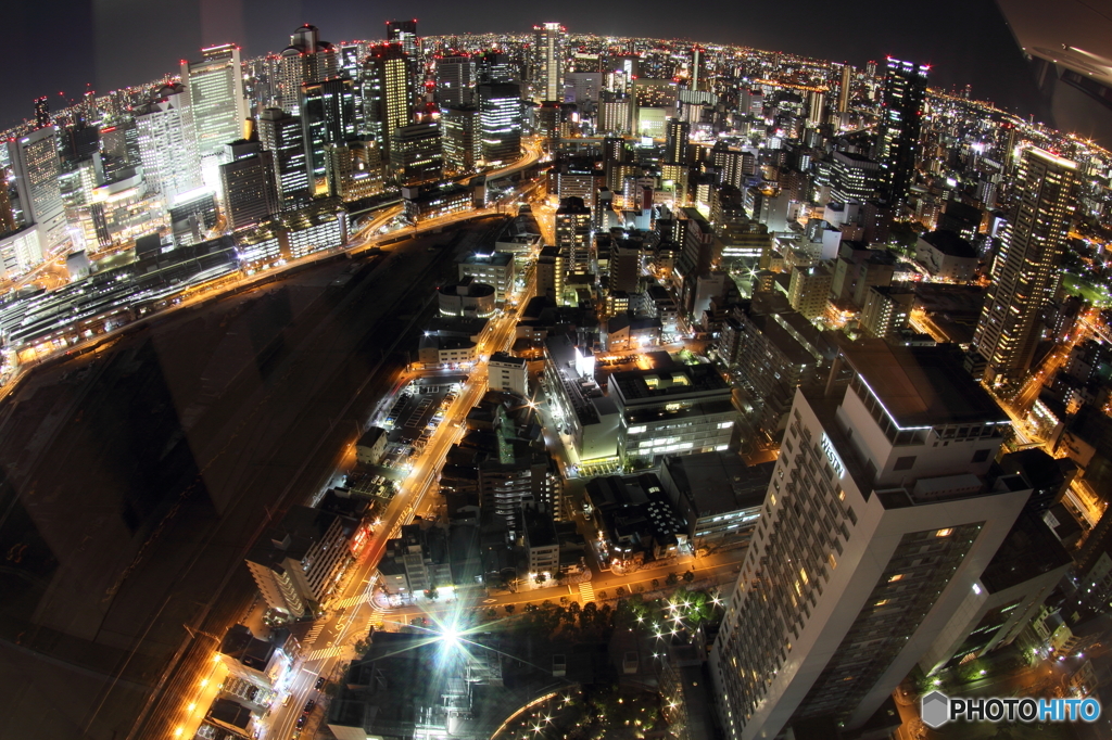 夜の大阪を包んで