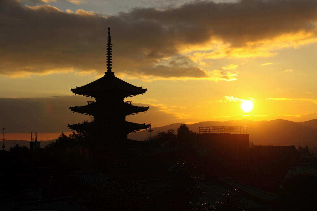 八坂の塔と夕日