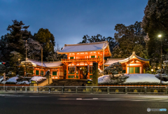早朝の八坂神社