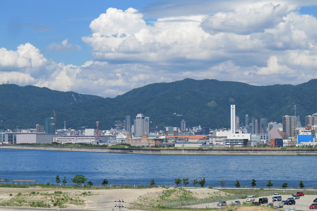 夏空の神戸