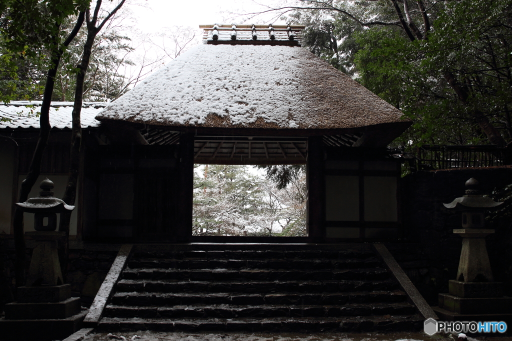 白銀の山門