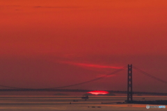 隠れん坊の夕日