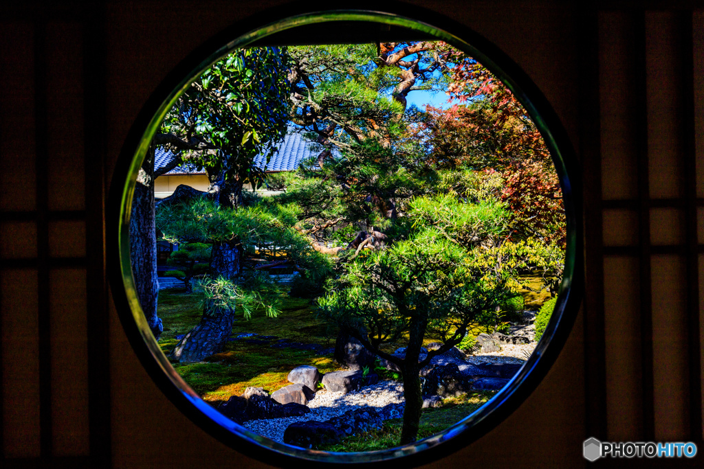 妙顕寺の円窓
