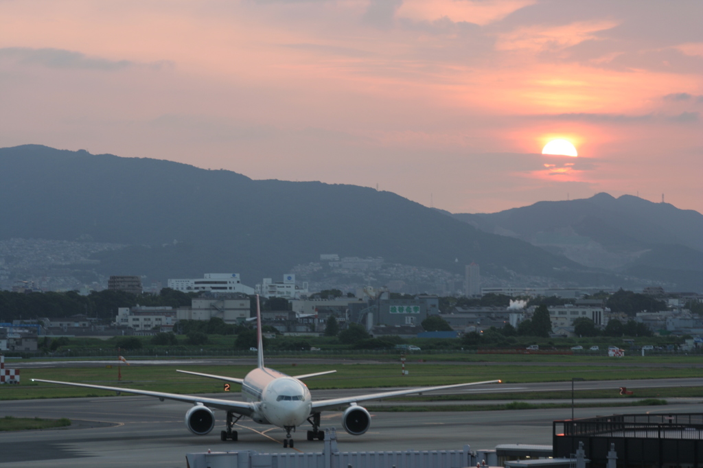 夕暮れの港