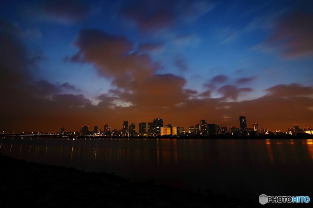 雲流る夜明け