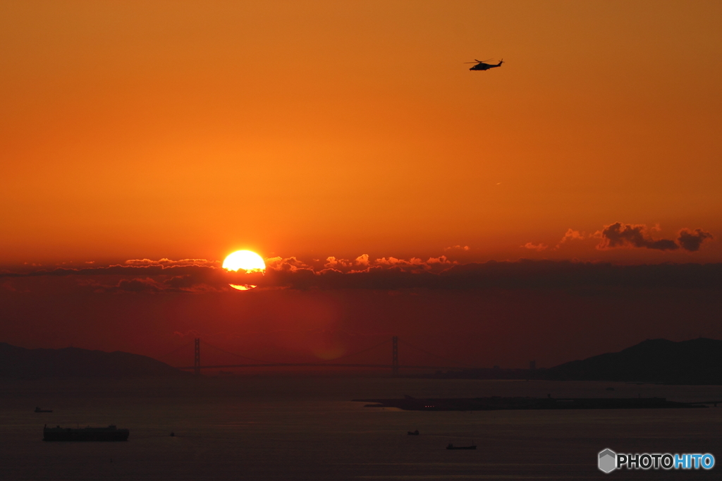 夕日偵察ヘリ