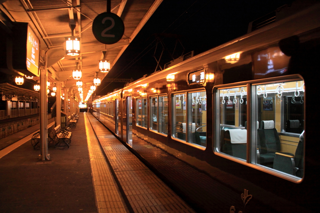 早朝の嵐山駅