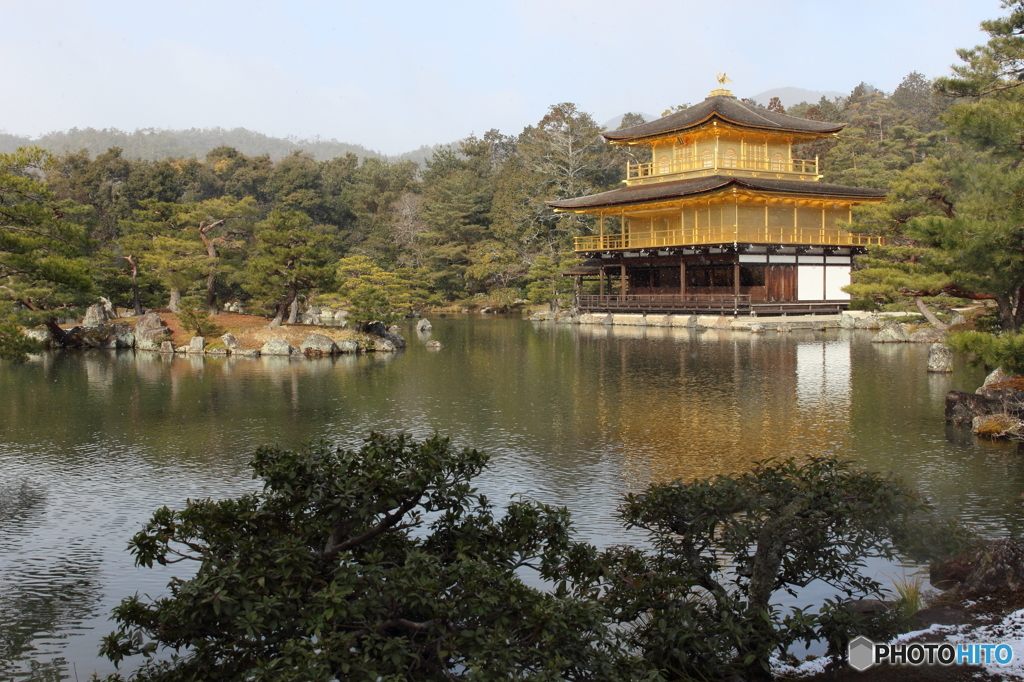 降雪の金閣寺
