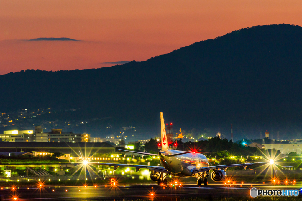 紅い空港と塔