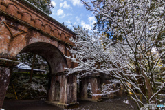 残雪の水路閣