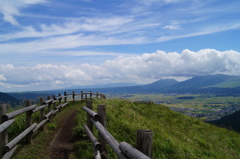どこまでも続いていきそうだけどすぐ終わる道