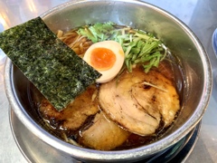 ズンドバーのラーメン美味しい