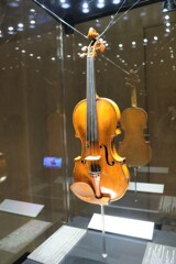 ストラディバリウス　３億円