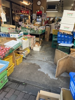 奥で店番