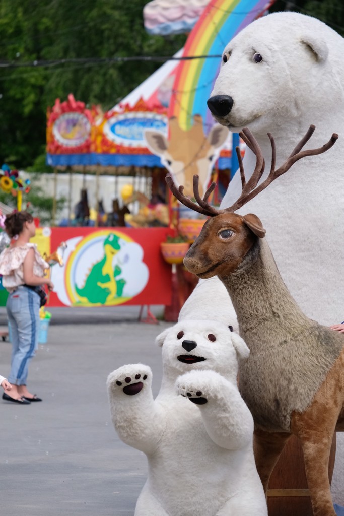エカテリンブルグ　ZOO  入り口で待ち構える3兄弟