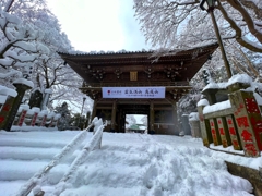 山門は閉鎖中