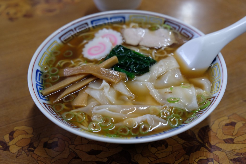 パリーさんのワンタン麺