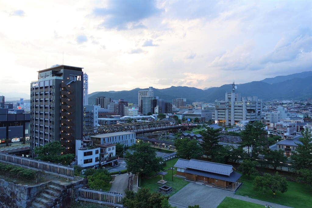 甲府の城から
