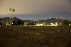夜のグラウンド
