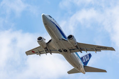 青空に青い機体