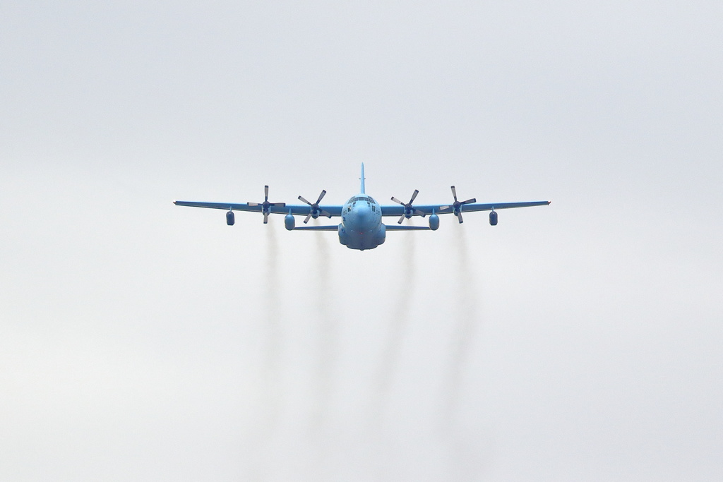 正面からのC-130H