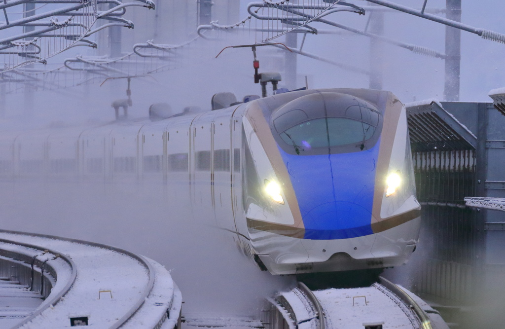 降り積もった雪を吹き飛ばして