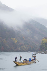 嵐山　霧雨の中