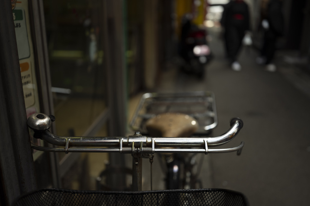 業務用自転車のある光景