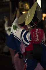 踊る