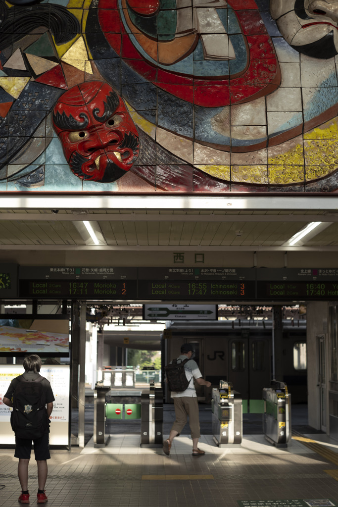 鬼が迎える駅