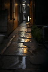 雨の路地