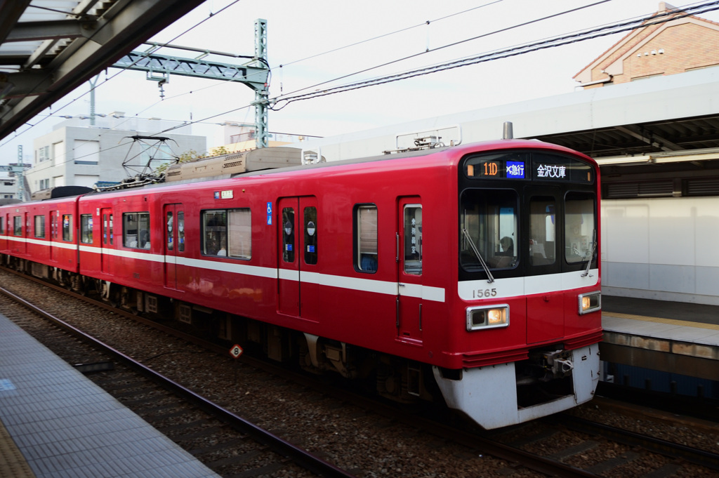 1565F