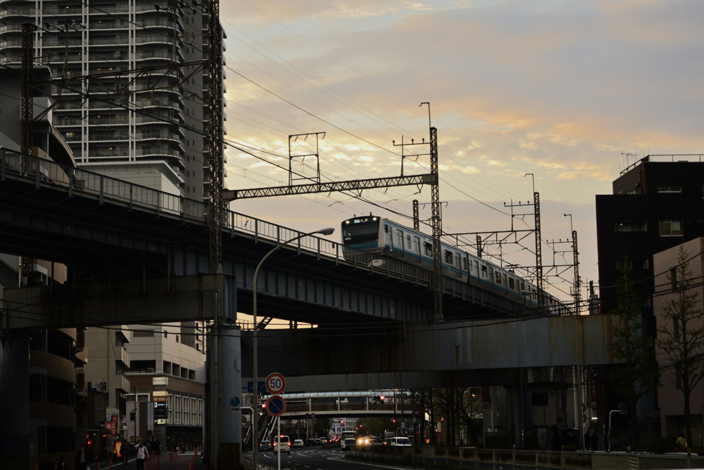夕暮れの根岸線