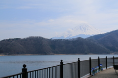 休日の河口湖