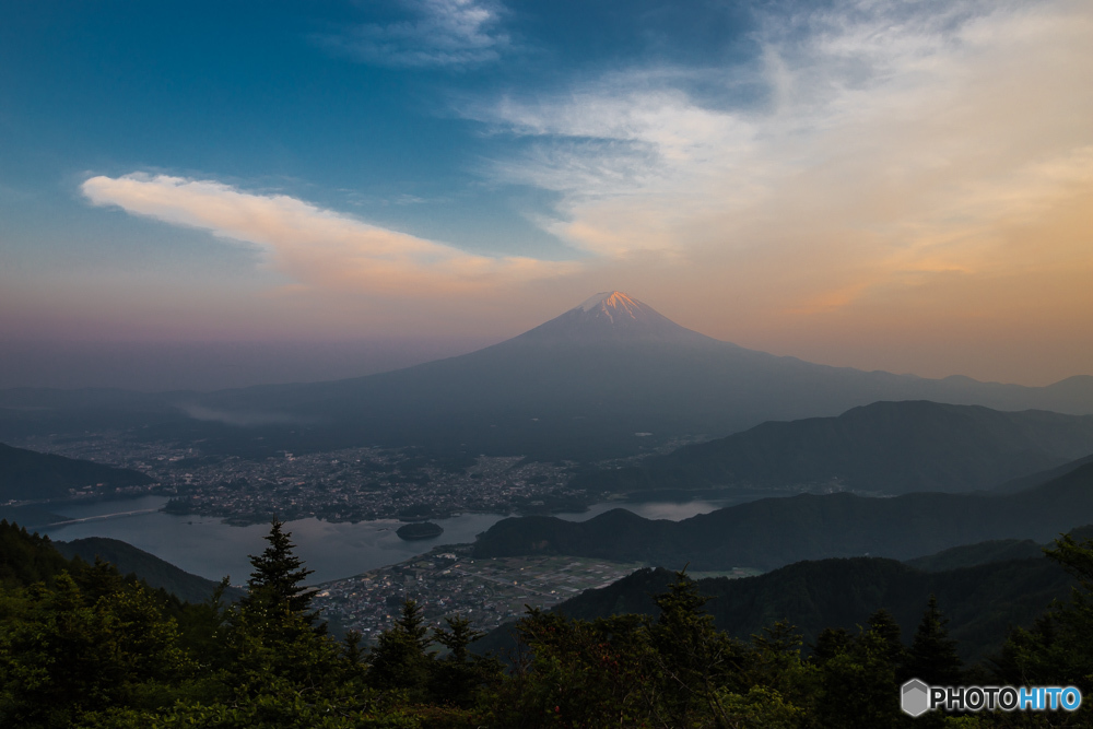 thin clouds in the huzi