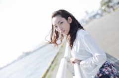 早春の海風に