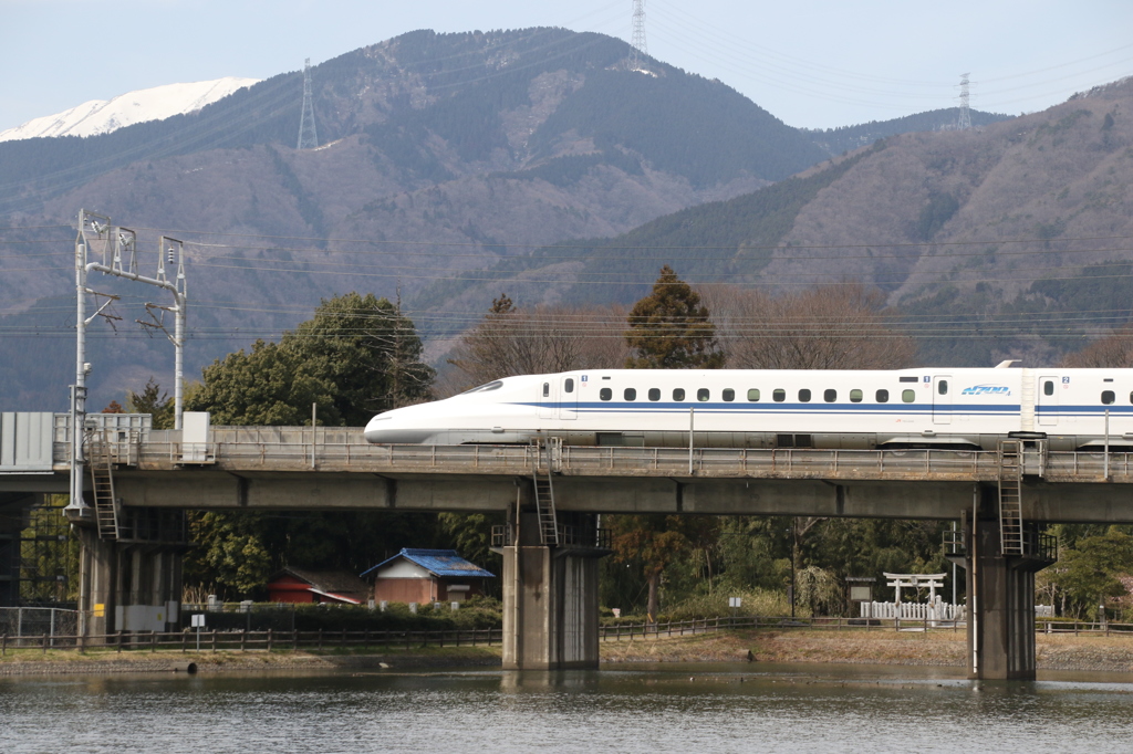 伊吹と池とN700Ⅱ