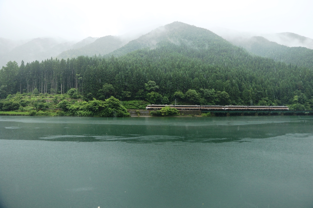雨霧の高山本線
