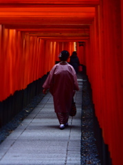 鳥居を抜けて